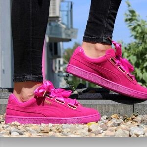 Puma Women's Fuchsia Sneakers